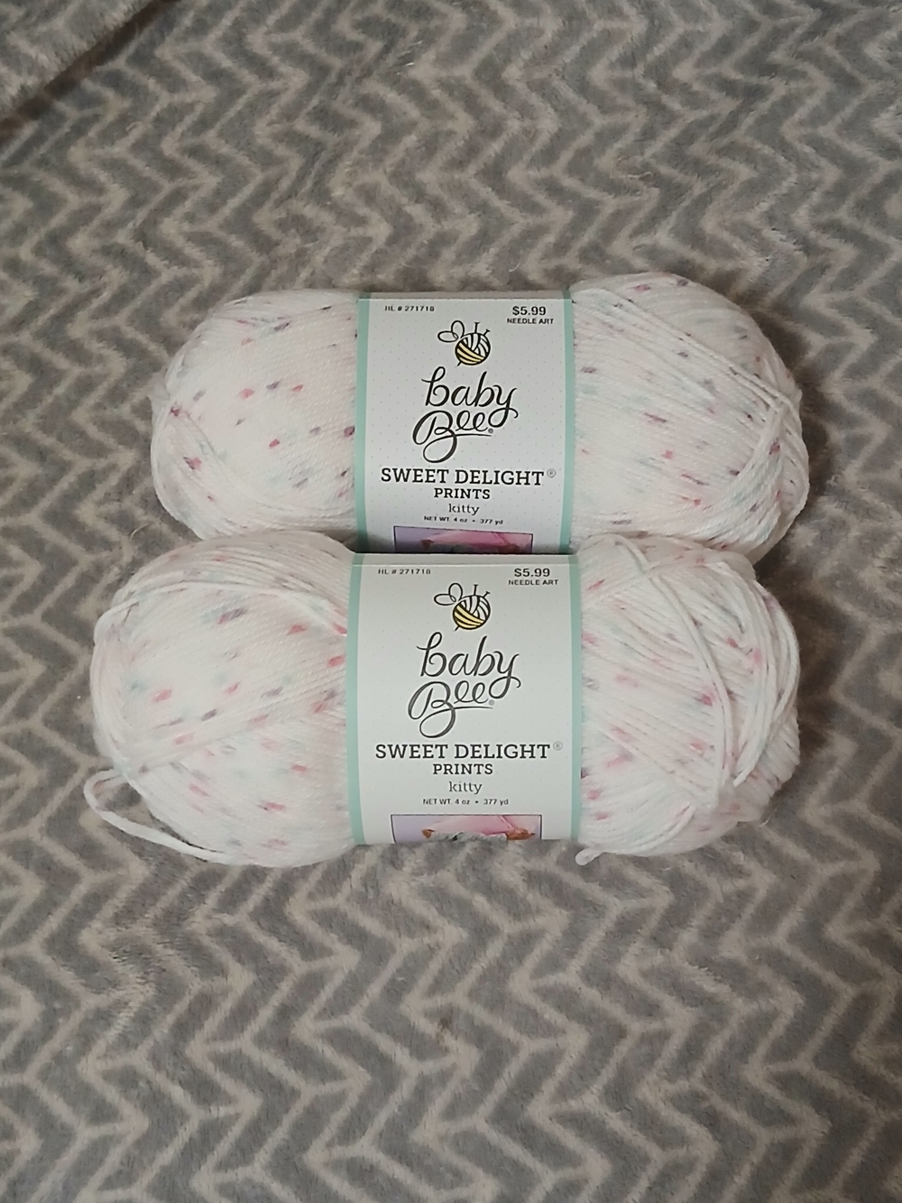 Sweet Delight Prints Yarn - White with Pink Speckles